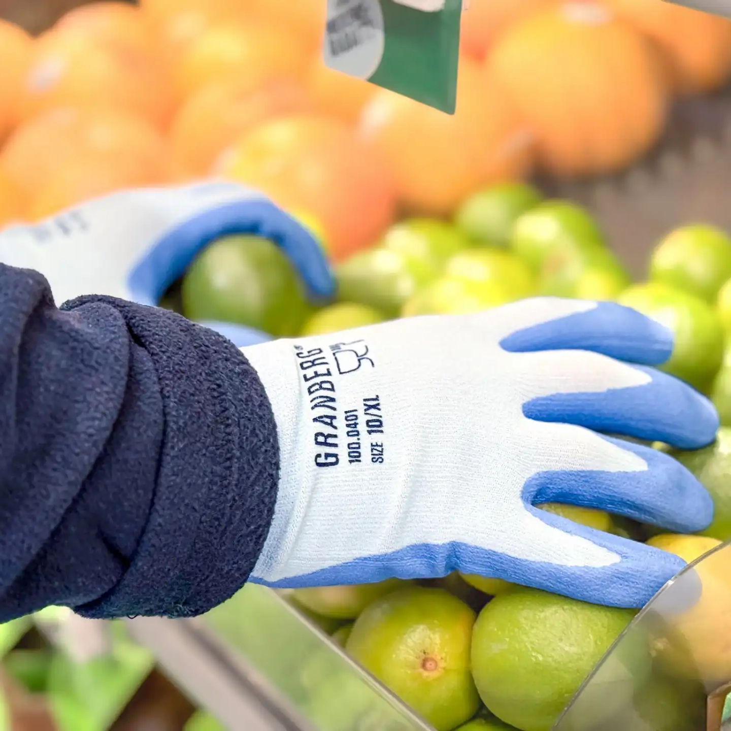 Granberg 0401 elintarvikekäsine käytössä elintarvikkeiden käsittelyssä supermarketissa