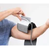 Beurer BM51 easyClip -mansetin asettaminen olkavarteen verenpaineen mittausta varten