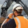 ISOtunes Ultracomm Aware langattomat Bluetooth-kuulonsuojaimet käytössä työmaalla