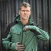 Vihreä musta ELKA Working Xtreme softshell-työtakki ammattilaisella