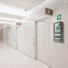 Selkeä ensiapuasema tuotantotiloihin ja hygieniaympäristöihin