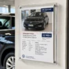 A4 akryylinen infokehys autoliikkeessä auton myynti-ilmoituksen esillepanoon