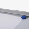Magneettinen terästausta ilmoitusten kiinnitykseen