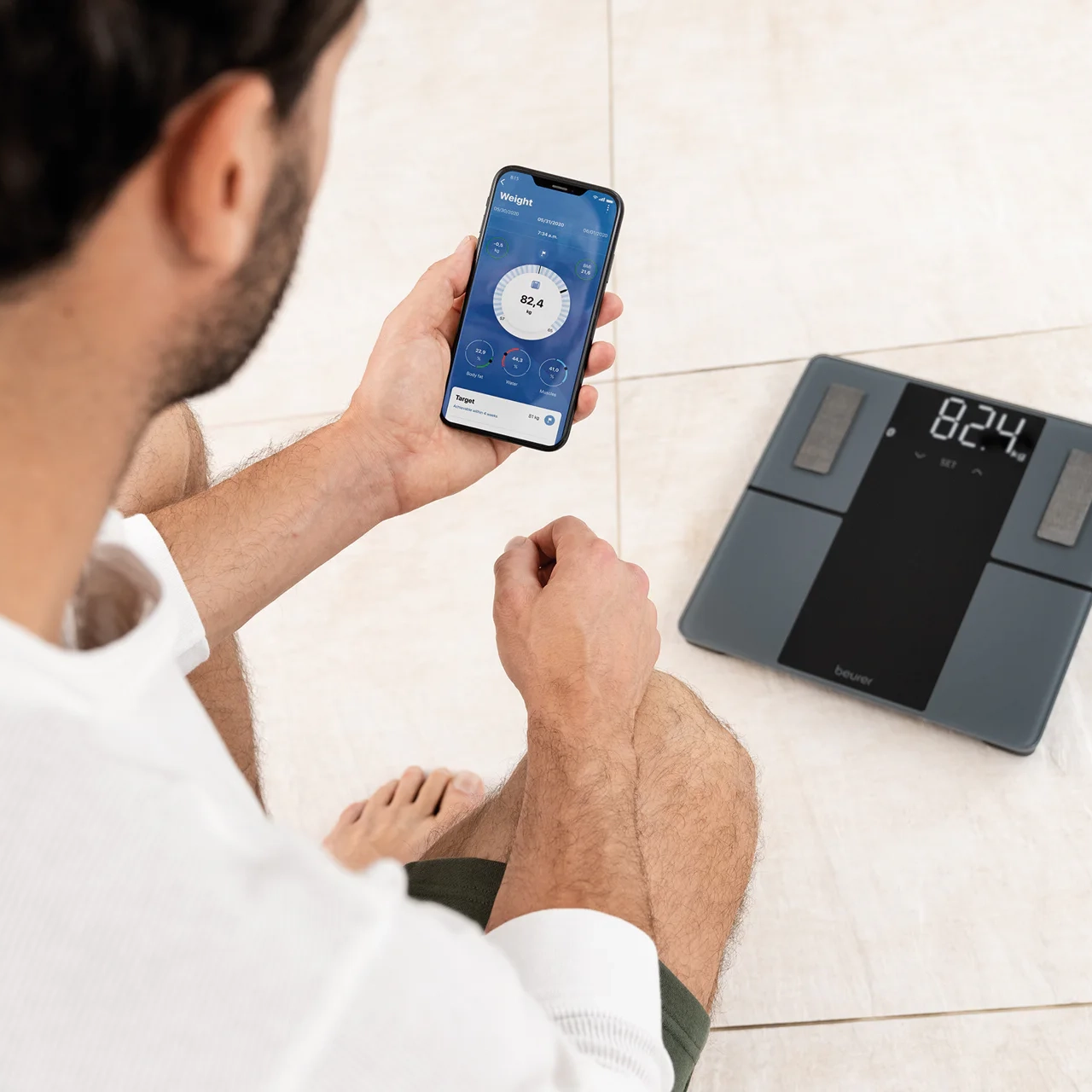 Beurer BF500 Bluetooth-älyvaaka käytössä mittaustulosten seurannassa beurer HealthManager Pro -sovelluksella