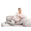 Beurer HK Comfort sähköinen lämpötyyny käytössä vatsan alueella sohvalla