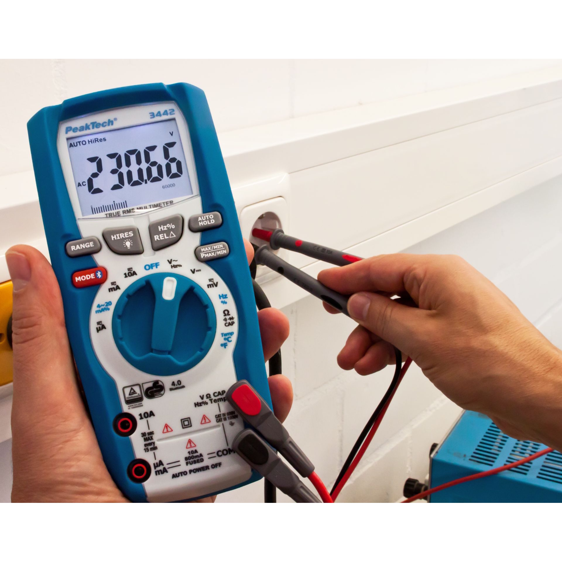 PeakTech 3442 digitaalinen yleismittari AC-jännitteen mittauksessa