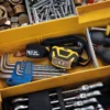 Petzl ARIA 1 otsalamppu työkalulaatikossa, LED-työvalaisin huolto- ja asennustöihin